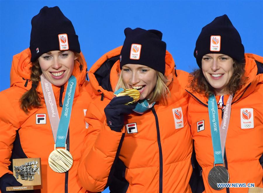 (SP)OLY-SOUTH KOREA-PYEONGCHANG-SPEED SKATING-LADIES' 3000M-MEDAL CEREMONY