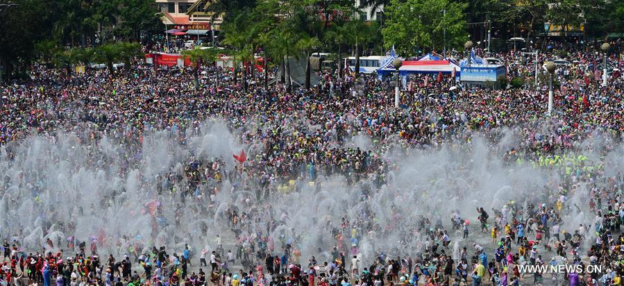 CHINA-YUNNAN-XISHUANGBANNA-WATER SPRINKLING FESTIVAL (CN)