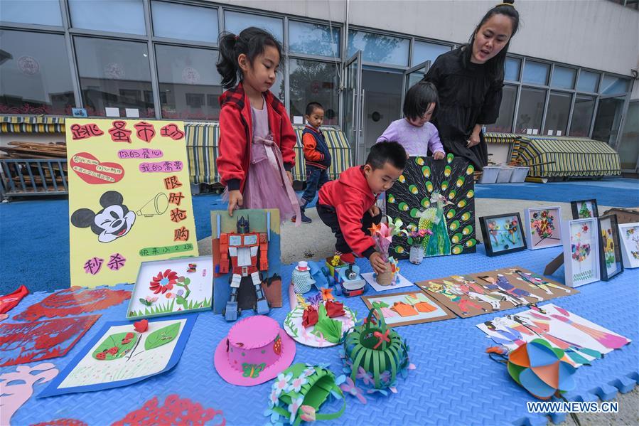 CHINA-ZHEJIANG-CHINESE PAPER CUTTING-CHARITY BAZAAR(CN)