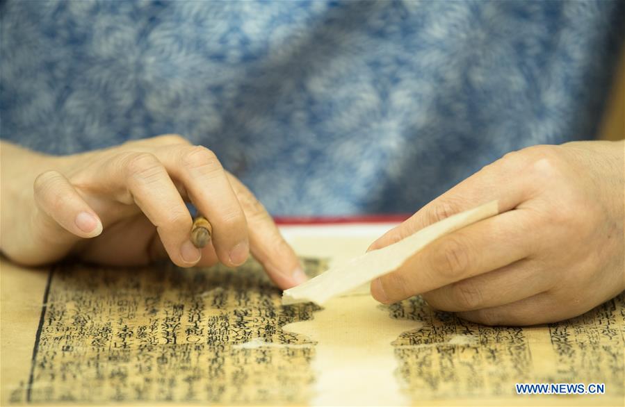 CHINA-HANGZHOU-ANCIENT BOOK RESTORATION (CN)