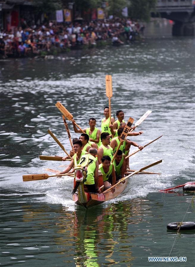 #CHINA-HUNAN-FENGHUANG-DRAGON BOAT CONTEST (CN)