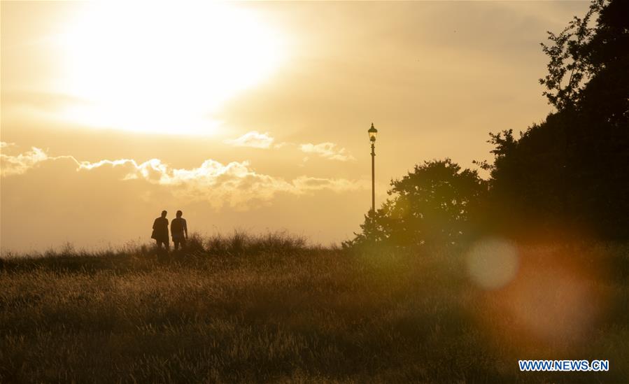 BRITAIN-LONDON-WEATHER-SUMMER-HEAT