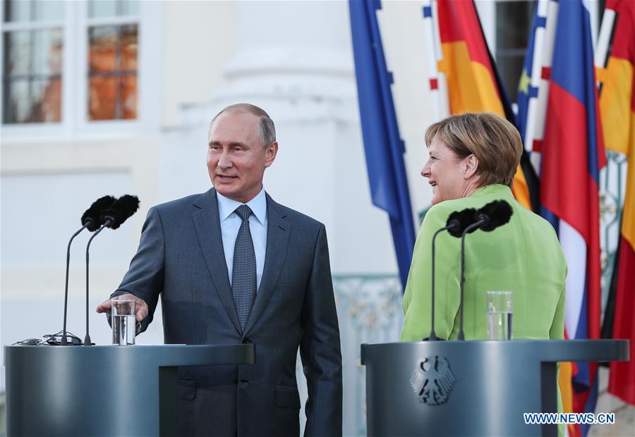 GERMANY-MESEBERG-MERKEL-RUSSIA-PUTIN-MEETING