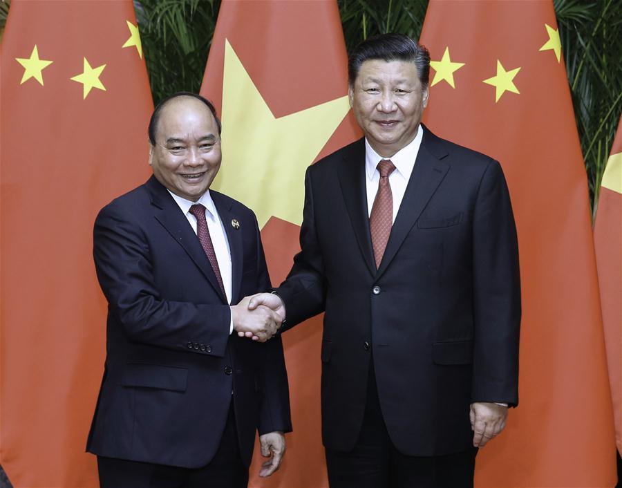 (IMPORT EXPO) CHINA-SHANGHAI-XI JINPING-VIETNAMESE PM-MEETING (CN)