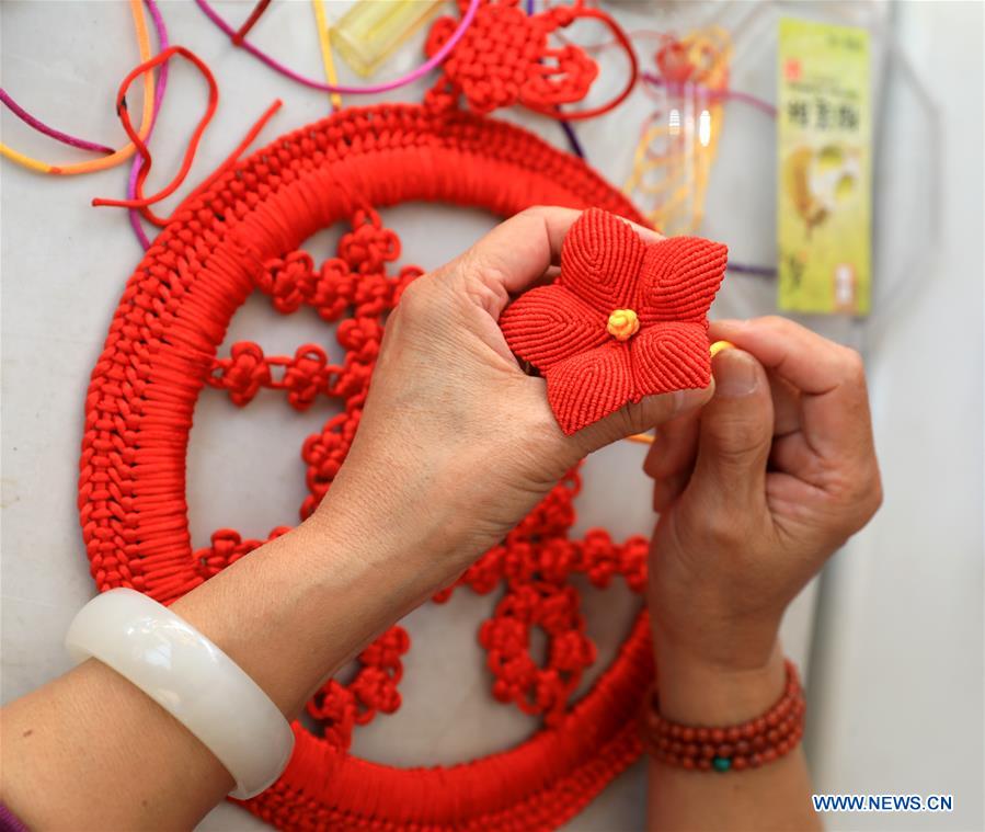 CHINA-HEBEI-SHIJIAZHUANG-KNOTTING-CRAFTSMANSHIP(CN)