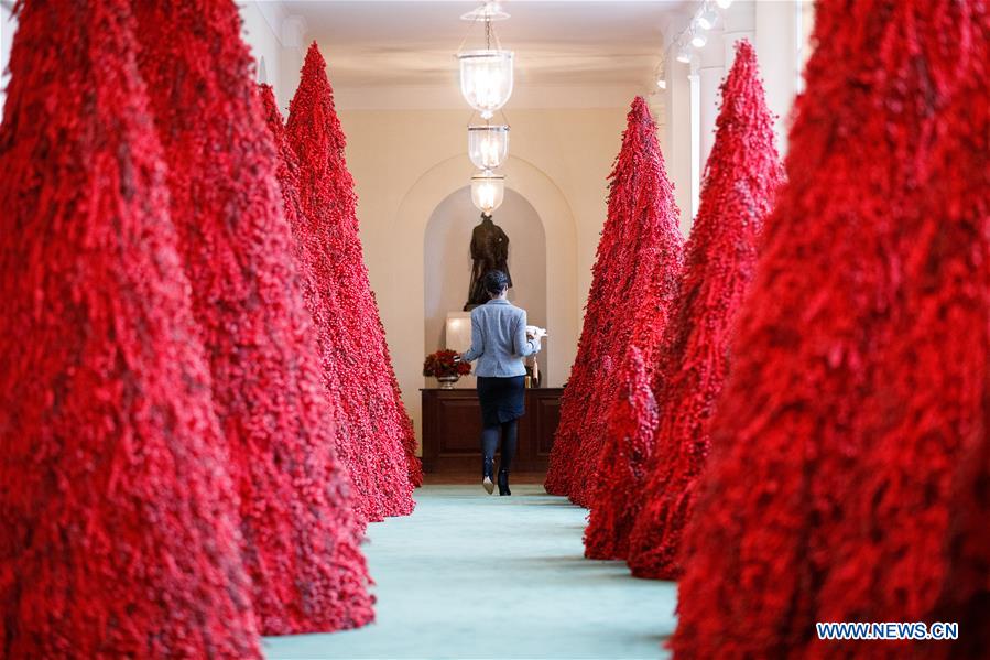 U.S.-WASHINGTON D.C.-WHITE HOUSE-CHRISTMAS-PREPARATION 