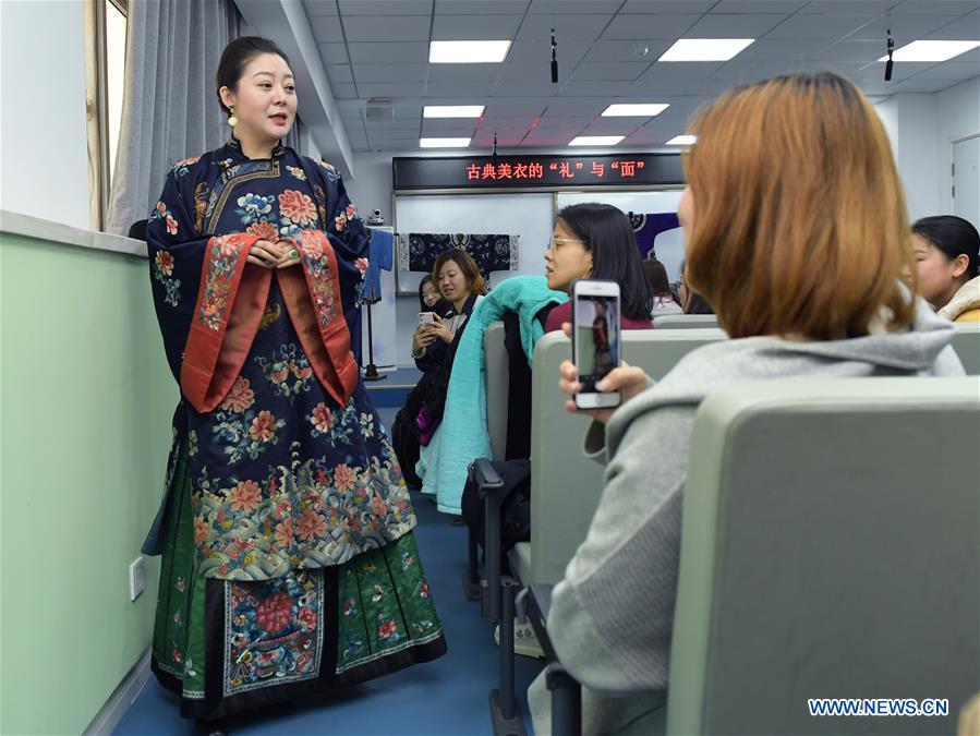 CHINA-BEIJING-CLASSICAL COSTUME CLASS (CN)