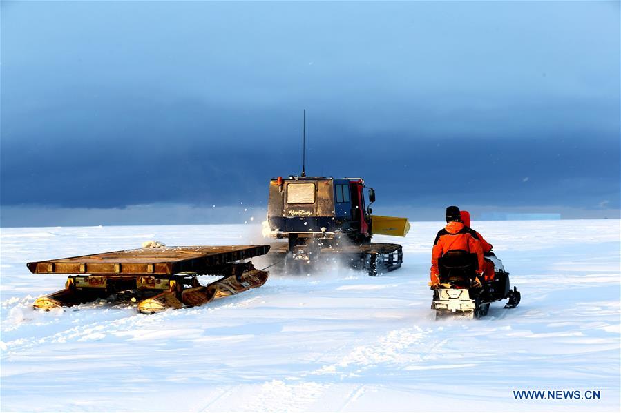 ANTARCTICA-XUELONG-ZHONGSHAN STATION-UNLOADING