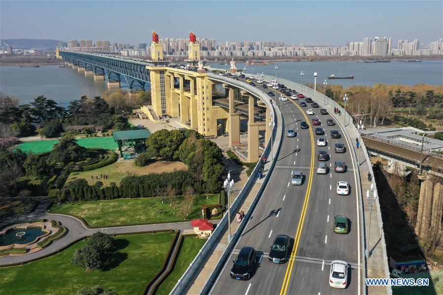 Xinhua Headlines: China's landmark Yangtze River bridge reopens to traffic