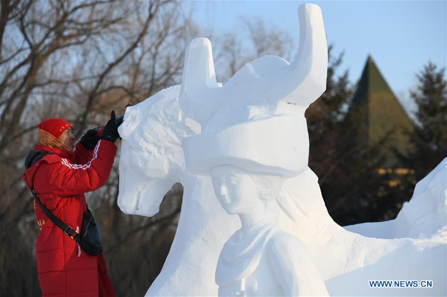 CHINA-HARBIN-COLLEGE STUDENTS-SNOW SCULPTURE COMPETITION (CN)