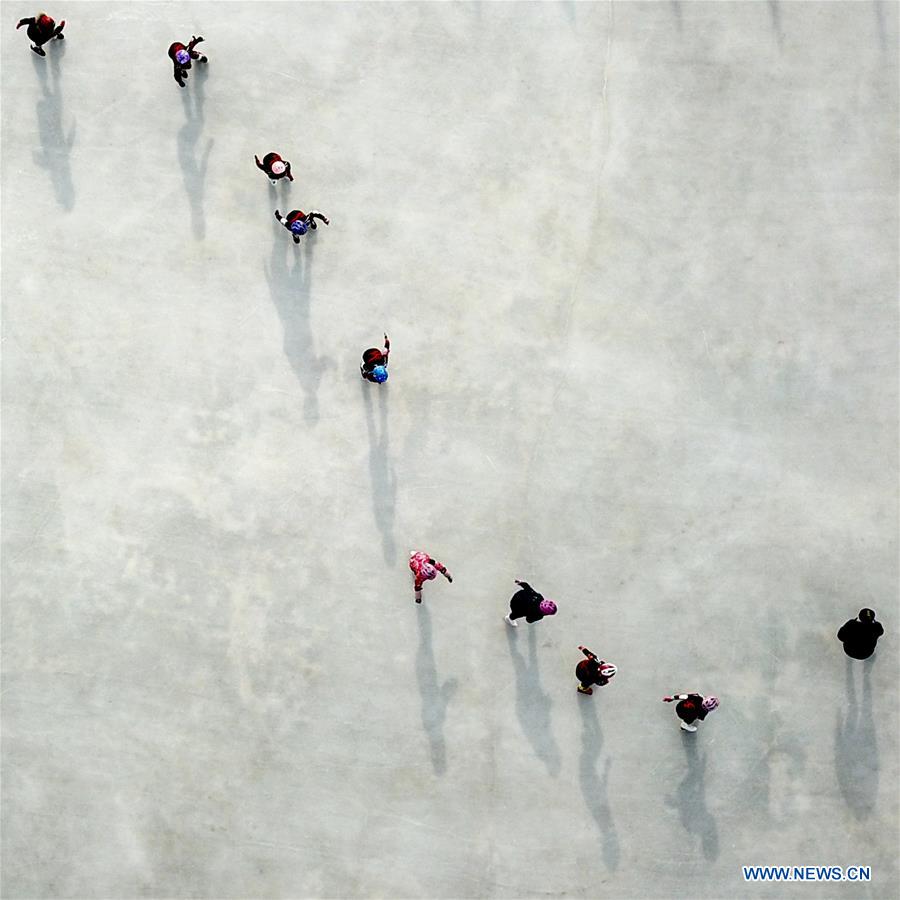 (SP)CHINA-BEIJING-YANQING-PRIMARY SCHOOL STUDENTS-SKATING(CN)