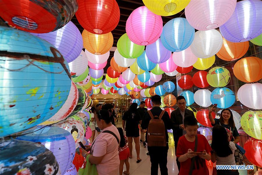 PHILIPPINES-MANILA-LANTERNS-CELEBRATION