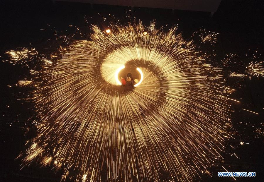 #CHINA-HEBEI-LANTERN FESTIVAL-MOLTEN IRON FIREWORKS (CN)