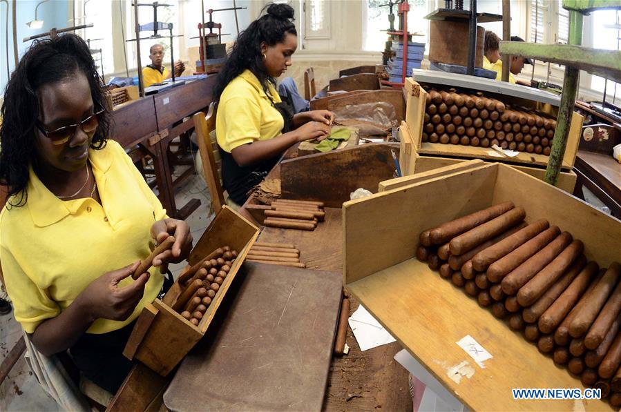 CUBA-HAVANA-FACTORY-CIGAR