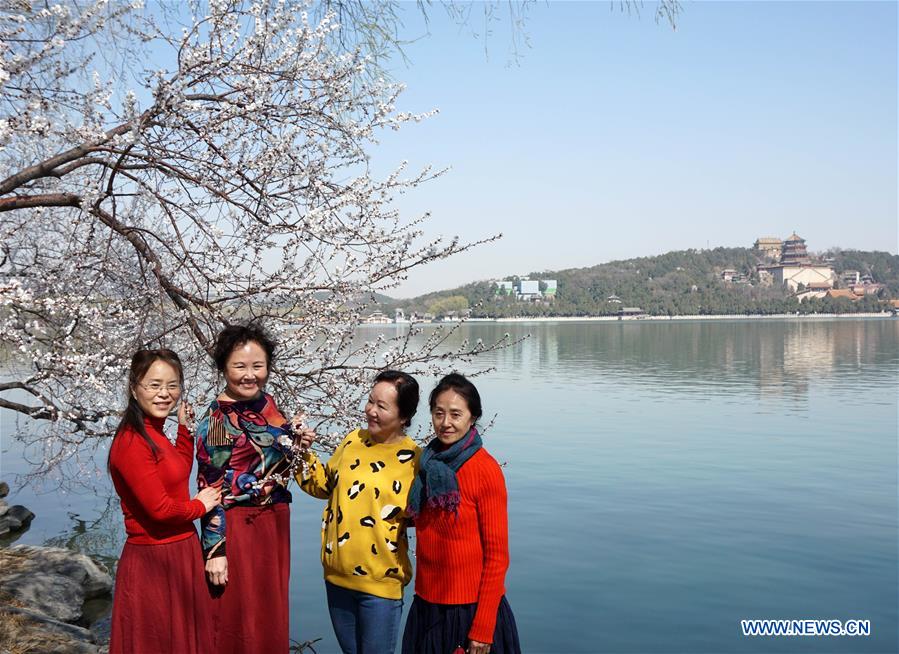 (Beijingcandid)CHINA-BEIJING-SPRING-PEOPLE (CN)