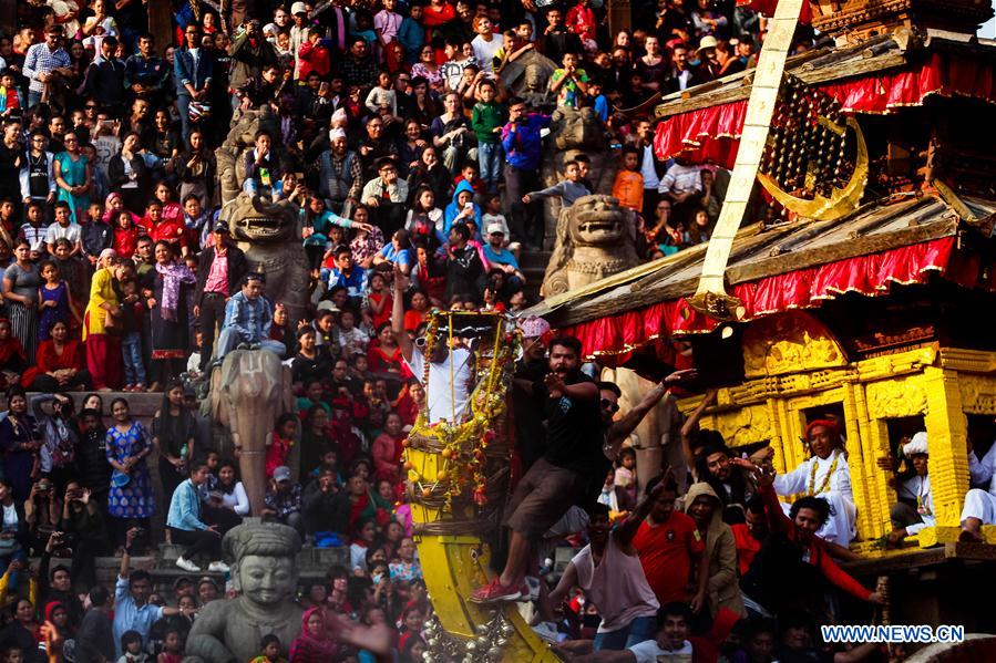 NEPAl-BHAKTAPUR-BISKET JATRA FESTIVAL-CHARIOT