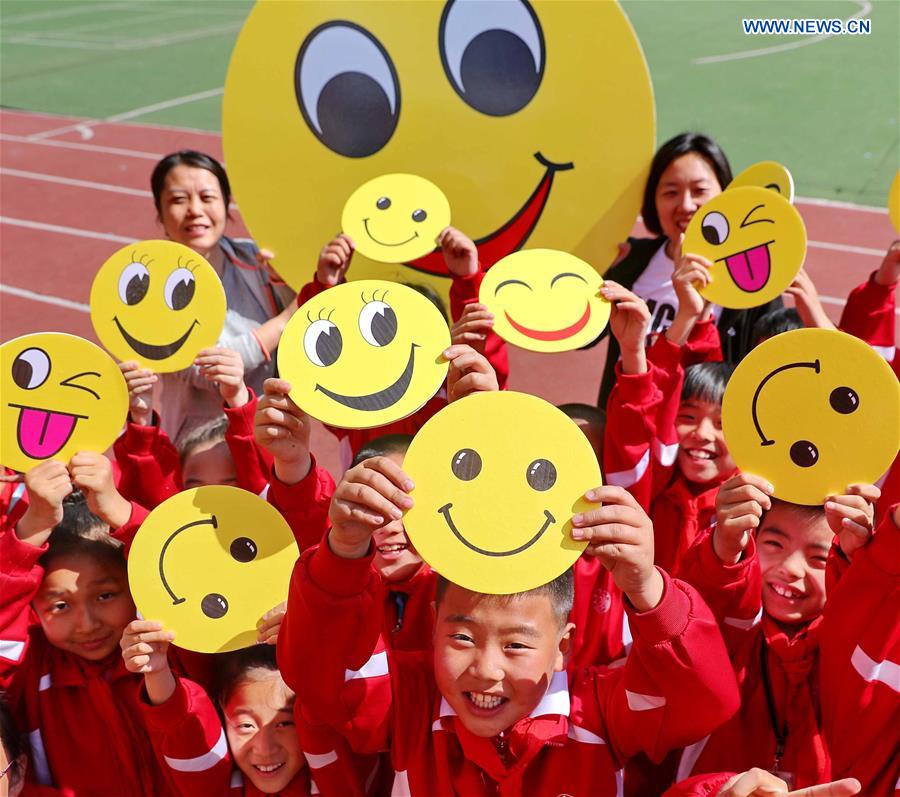 #CHINA-WORLD SMILE DAY-GREETING (CN)