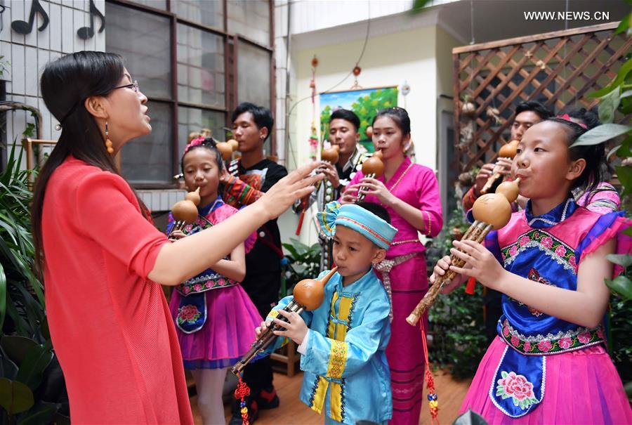 CHINA-YUNNAN-MUSICAL INSTRUMENT-HULUSI (CN)