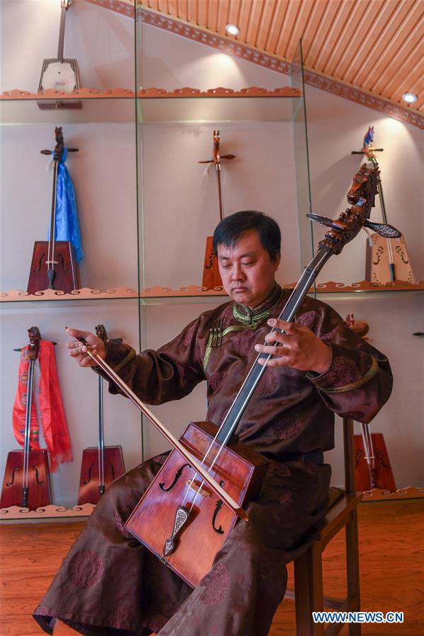 CHINA-JILIN-HORSE HEAD FIDDLE-INHERITOR (CN)