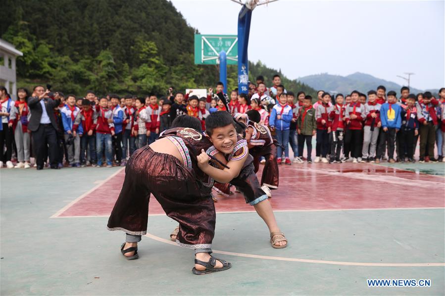 (SP)CHINA-GUIZHOU-LIPING-SIZHAI VILLAGE-TRADITIONAL WRESTLING (CN)