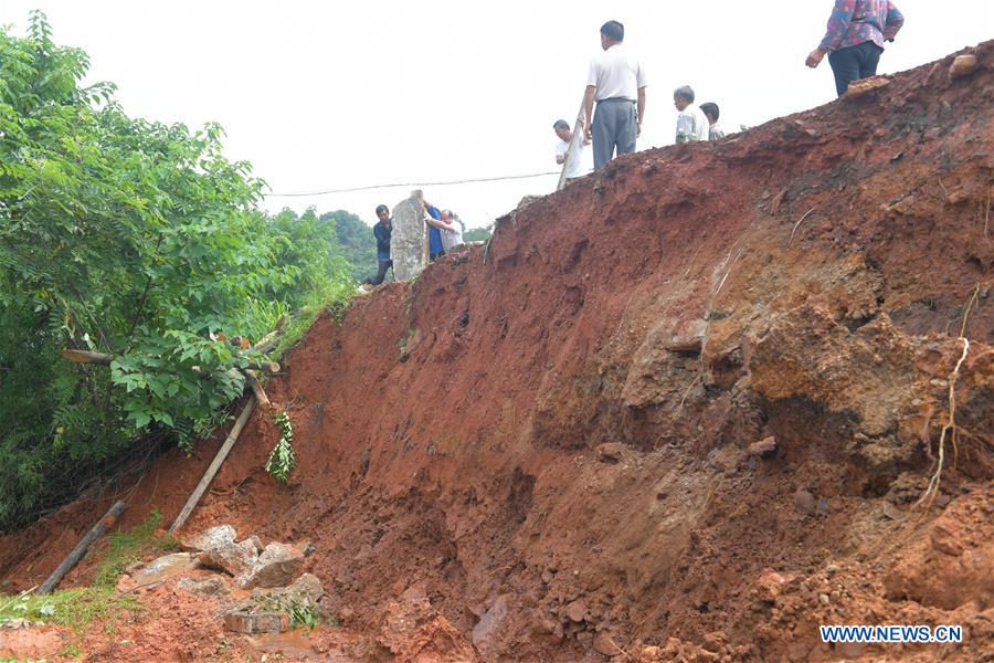 CHINA-HUNAN-XIANGTAN-FLOOD FIGHTING (CN)