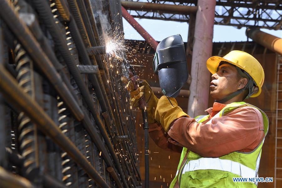 CHINA-SICHUAN-YIBIN-HEAT-LABORERS (CN)