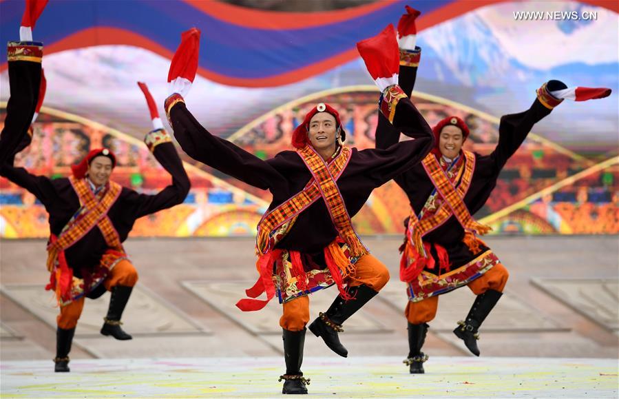 (SP)CHINA-ZHENGZHOU-NATIONAL TRADITIONAL GAMES OF ETHNIC MINORITIES-PERFORMANCE GALA