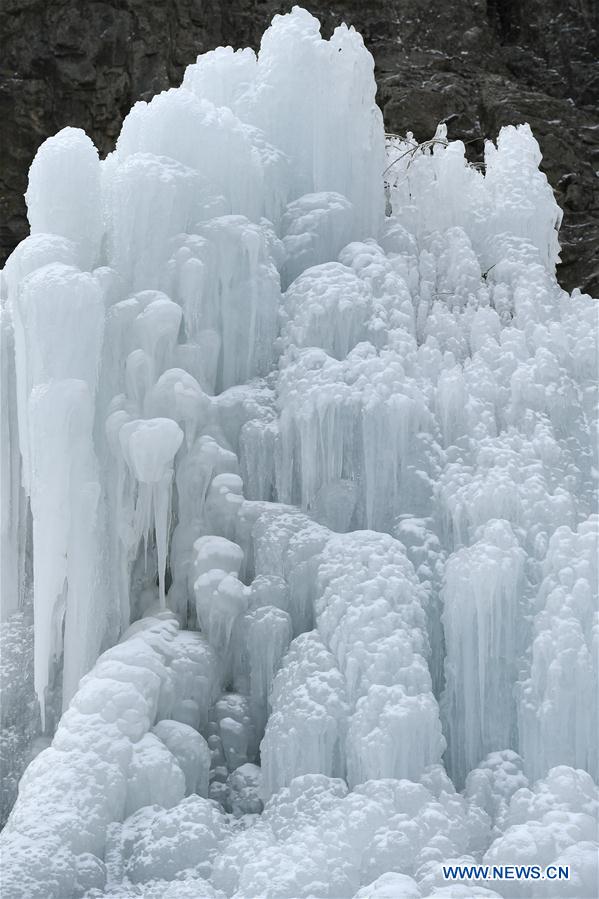 CHINA-NINGXIA-YINCHUAN-FROZEN WATERFALL (CN)