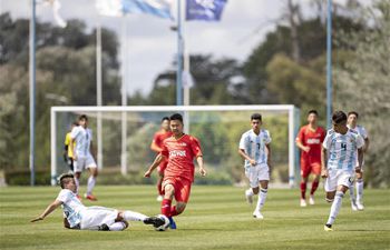 Chinese teenager football players begin 30-day training in Buenos Aires