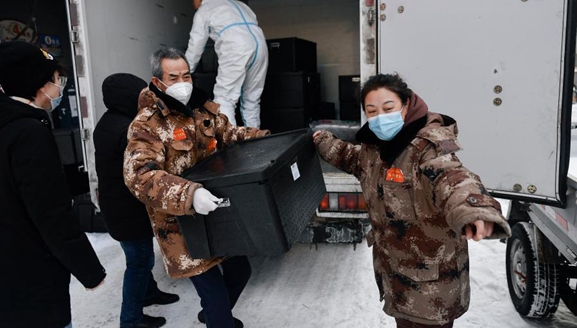 Many workers stick to posts during Spring Festival vacation