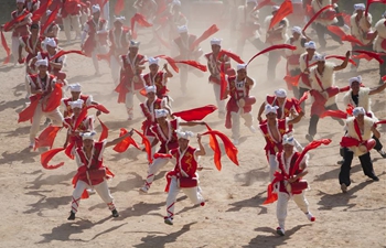 Waist drum performance staged in NW China's Shaanxi