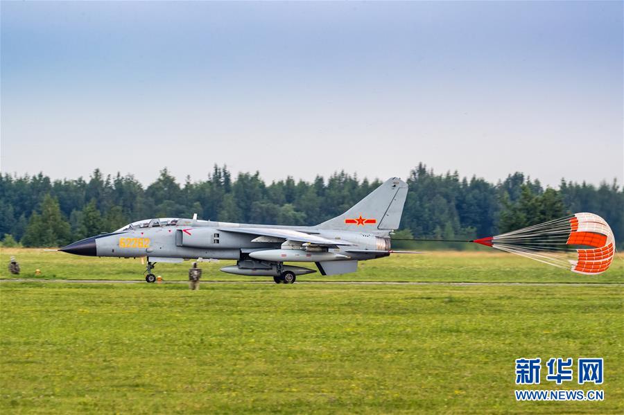 （國際·圖文互動）（2）中國空軍參加“國際軍事比賽-2018”的五型戰(zhàn)機和空降兵分隊抵達俄羅斯