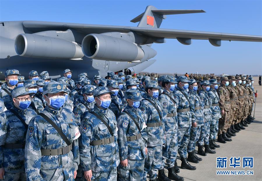 （聚焦疫情防控·圖文互動）（8）空軍第四次向武漢大規(guī)?？者\醫(yī)療隊員和物資