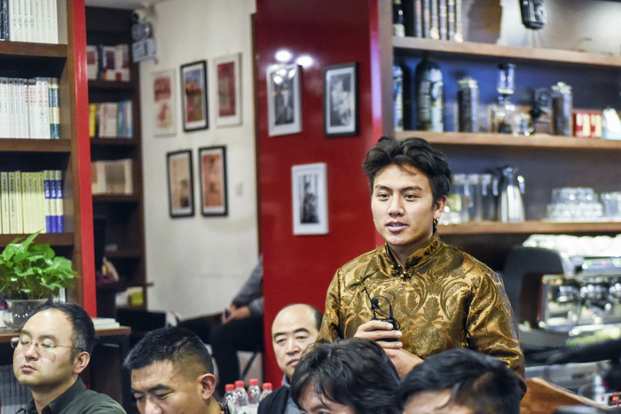 安久家族老八：我們的家族一直在做技藝的傳承，這是我們的使命，我們應(yīng)該承擔(dān)起來(lái)。希望能用我學(xué)到的知識(shí)，把我們家族的技藝推廣到更廣大的市場(chǎng)。