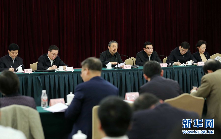 2月28日，國家新材料產(chǎn)業(yè)發(fā)展專家咨詢委員會(huì)成立大會(huì)在北京召開。中共中央政治局委員、國務(wù)院副總理、國家新材料產(chǎn)業(yè)發(fā)展領(lǐng)導(dǎo)小組組長馬凱出席會(huì)議并講話。新華社記者劉衛(wèi)兵攝 