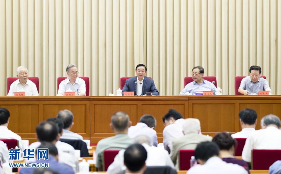 9月8日，中共中央政治局委員、中央書記處書記、中宣部部長(zhǎng)劉奇葆在北京出席中國(guó)大百科全書第三版總編輯委員會(huì)成立大會(huì)并講話。 新華社記者丁海濤 攝