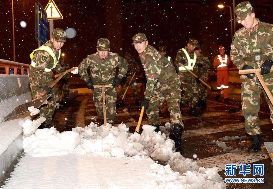 （新華全媒頭條）（1）雨雪冰凍中，他們奮力前行——基層黨員干群抗擊冰雪災(zāi)害紀(jì)實