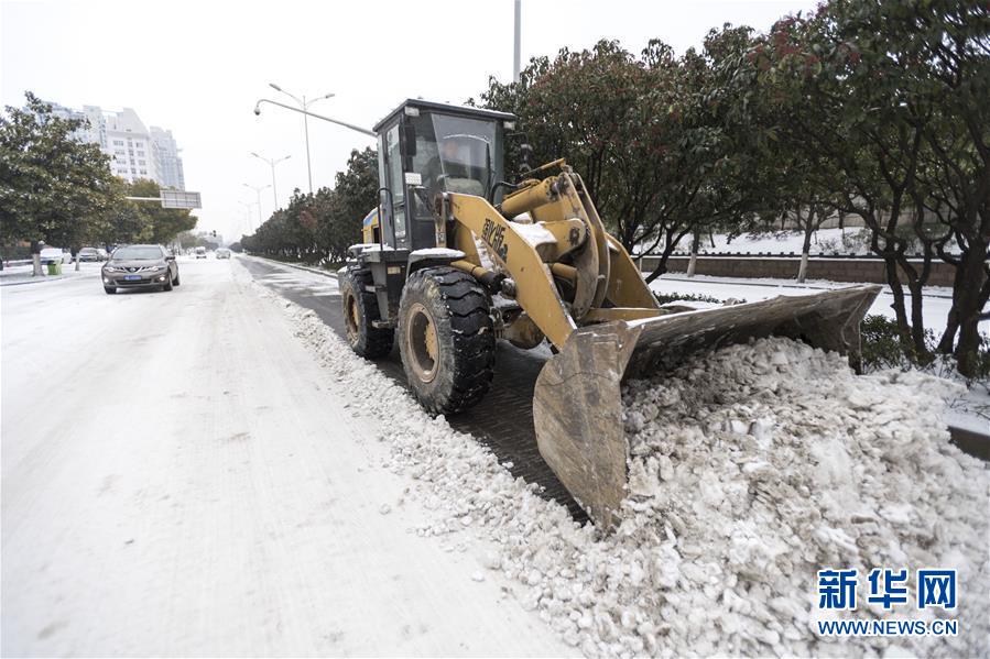 （新華全媒頭條）（9）雨雪冰凍中，他們奮力前行——基層黨員干群抗擊冰雪災(zāi)害紀實