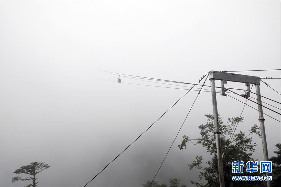 （圖文互動）（8）特寫：“八一”禮物，飛向云端哨所