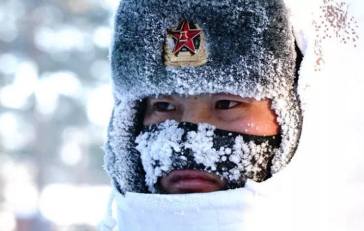 2018年2月5日，駐守在漠河縣北極村的北部戰(zhàn)區(qū)陸軍某部官兵在執(zhí)勤（來源：新華社）