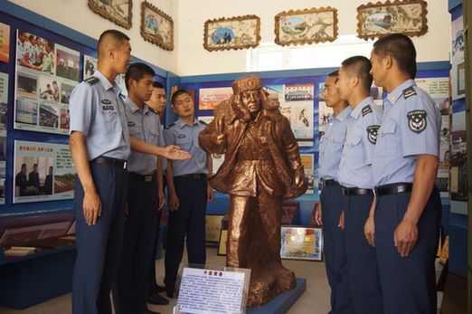 【網(wǎng)絡(luò)媒體國防行】軍中小能手！漠河雷達(dá)站里，別樣軍旅文化生活讓人“驚艷”