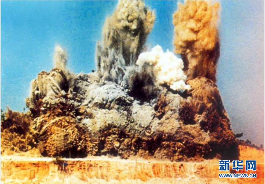 （新華全媒頭條·圖文互動(dòng)）（1）關(guān)鍵抉擇，必由之路——獻(xiàn)給中國(guó)改革開放40周年