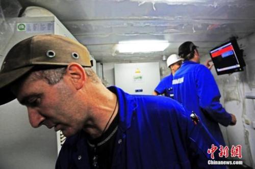 中國造船廠里的外籍員工。 李風 攝
