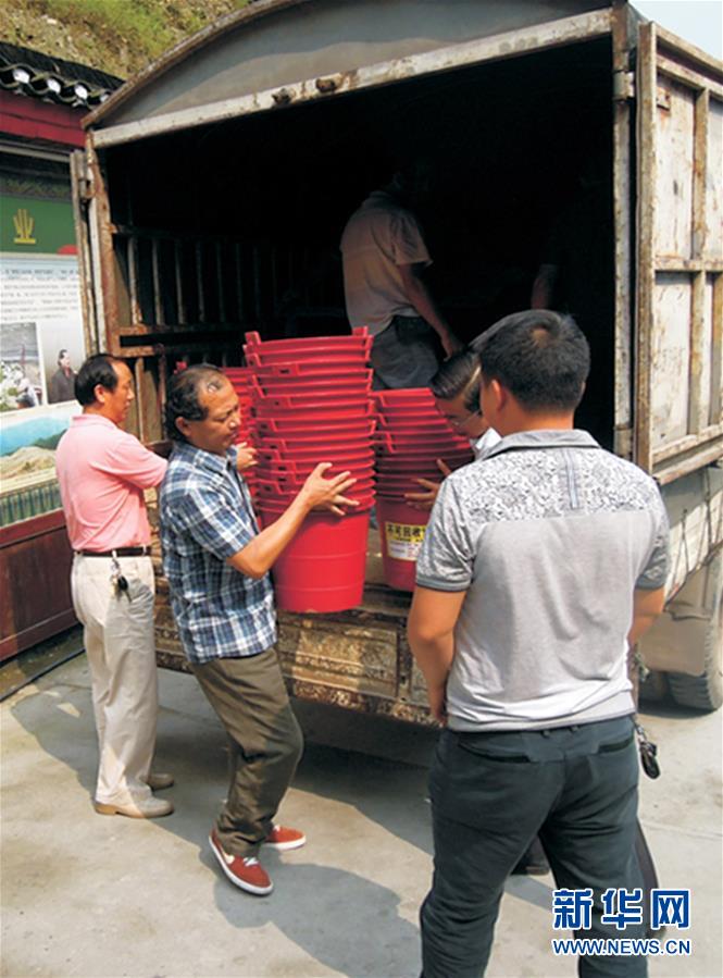 （兩會(huì)·基層代表履職故事）（8）全國人大代表龍獻(xiàn)文：幸福都是奮斗出來的!