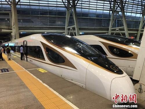 資料圖：復(fù)興號動車組在京津城際鐵路按照時速350時速達速運行。冷昊陽 攝