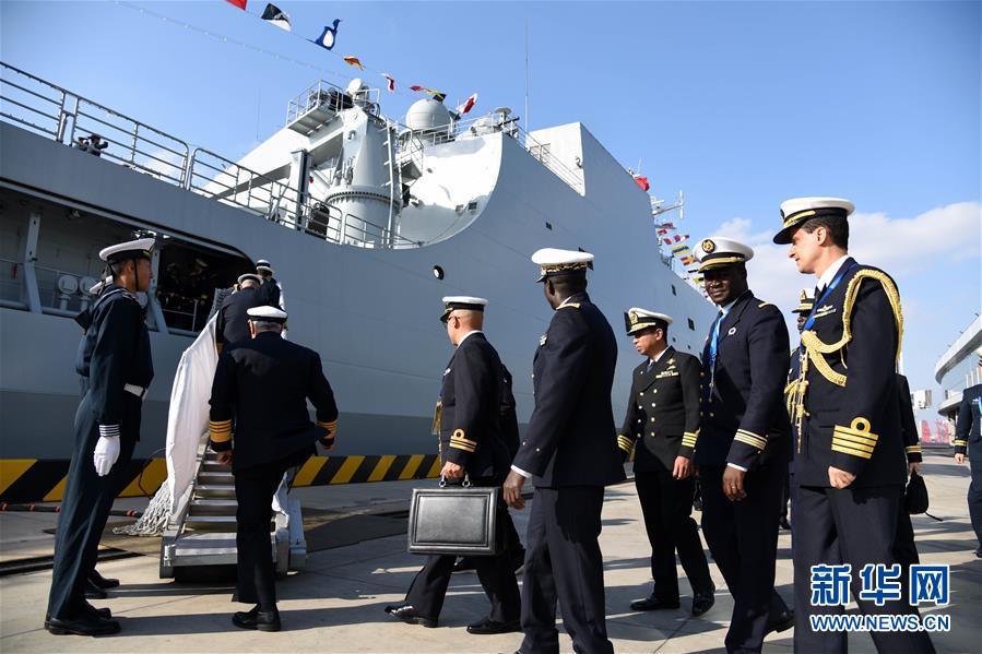 （人民海軍70年）（1）海軍代表團(tuán)登中國艦船參觀