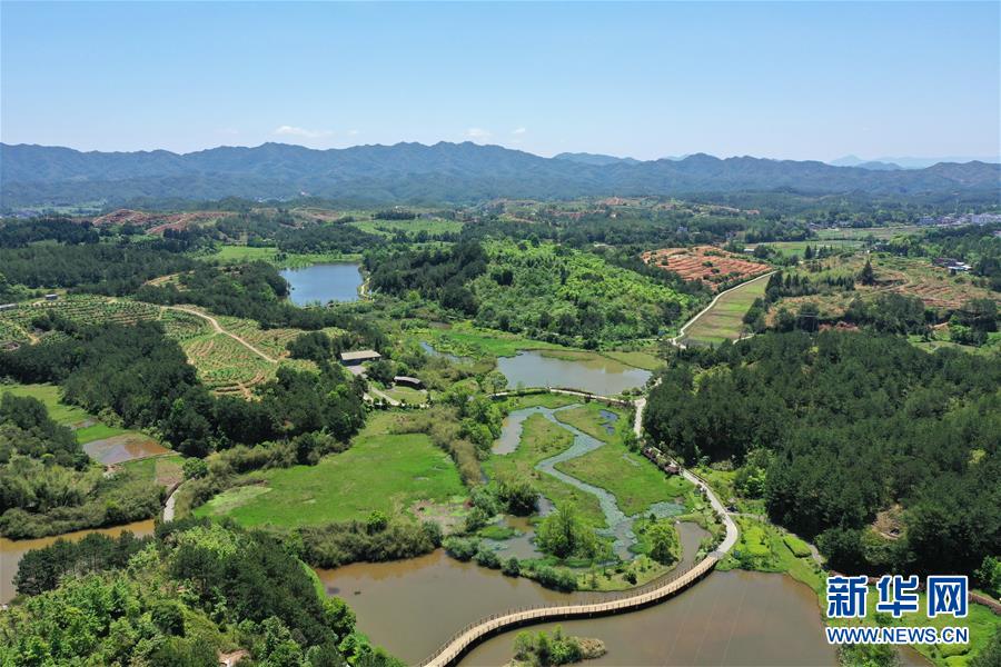 (壯麗70年·奮斗新時代·圖文互動）（2）福建長?。簱Q顏“山光水濁” 永駐綠水青山