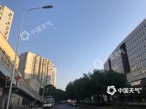 今晨北京天氣晴朗，陽光明媚。（圖/王曉）