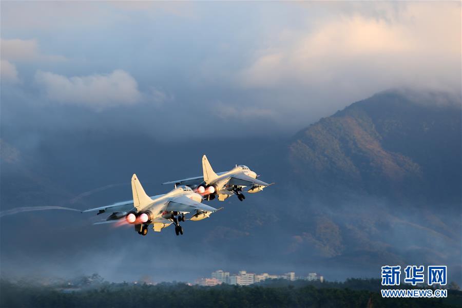 （新華全媒頭條·圖文互動）（2）沿著中國特色強(qiáng)軍之路闊步前進(jìn)——黨中央、中央軍委領(lǐng)導(dǎo)推進(jìn)國防和軍隊建設(shè)70年紀(jì)實