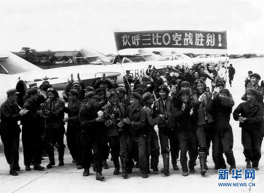 （新華全媒頭條·人民空軍70年·圖文互動）（4）陽光照耀奮飛的航程——黨中央、中央軍委和習主席關心人民空軍建設發(fā)展紀實
